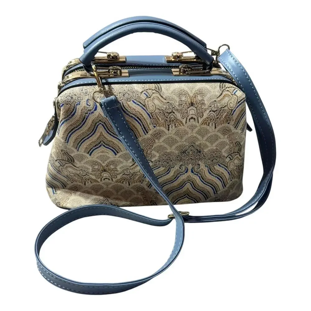 NWOT Blue & Cream Square Tote w/ Strap